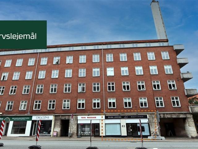 Rummelig lejlighed i hjertet af Aalborg med livlig atmosfære