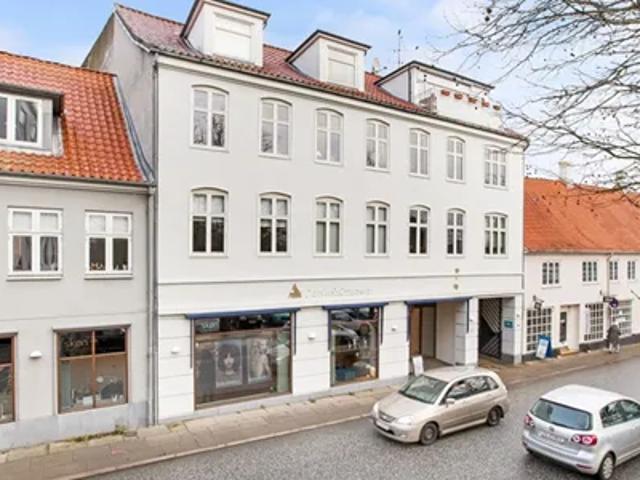 Rummelig lejlighed i midten af Randers