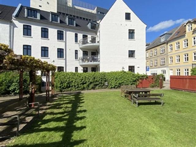 Rummelig lejlighed med byhuscharme og moderne komfort, Aalborg, Nordjylland