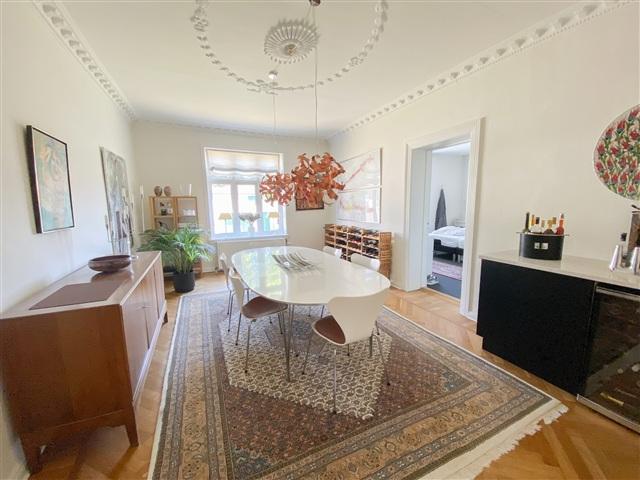 Rummelig og herskabelig 5 værelses lejlighed i Hasseris, Aalborg, Nordjylland