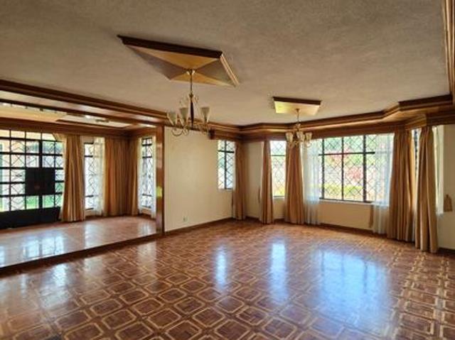 Runda Exquisite 5 bedroom standalone house for rent Kes. 400,000