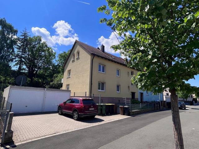 Rundum sorglos Paket. solide Kapitalanlage mit Potential! 3 Fam. Haus, energetisch saniert + Baugrundstück!
