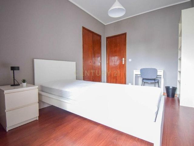 rua António José de Almeida, Santo António dos Olivais, Coimbra 3000 040