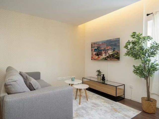 Rua de Álvares Cabral, Porto, Braga 4050 040