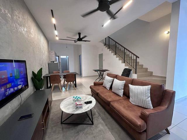 Ruby Crest Austin 2Storey Almost Full Furnish with GG