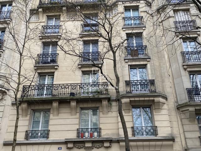 RUE CAULAINCOURT: Grand studio  Ideal premier achat, invest