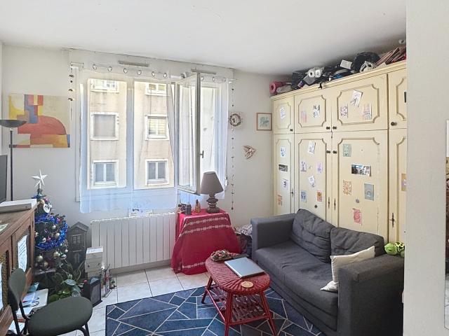 RUE BOILEAU / STUDIO DE 19 M2 VENDU LOUÉ