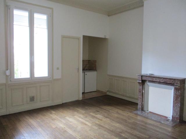 RUE BACQUENOIS