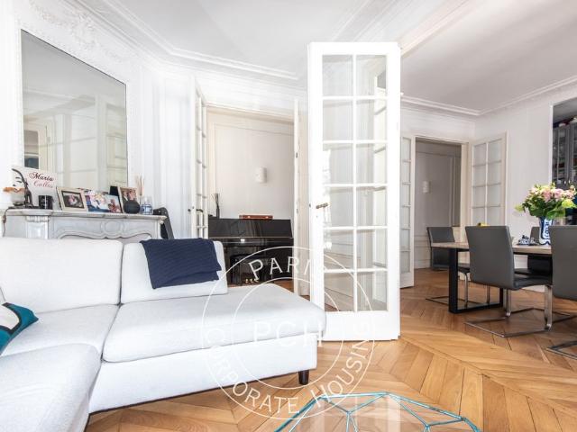 rue Georges Sand, 75116, Paris