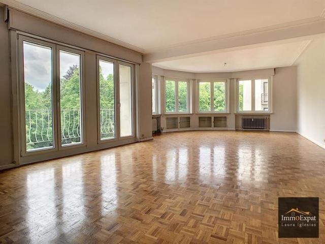 Rue d'Oultremont 2 bedroom apartment with office and terra