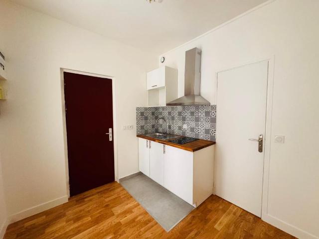 Rue d'Orfila, STUDIO rénové de 21,34m² au RDC