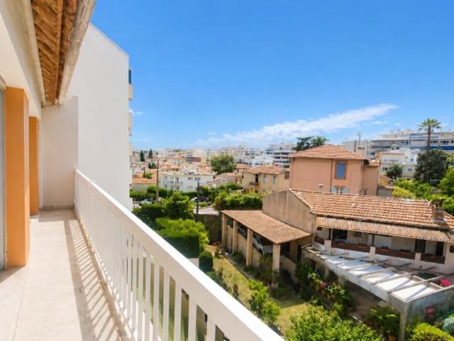 Rue DE CANNES – SUPERBE 3 PIÈCES EN DERNIER ÉTAGE