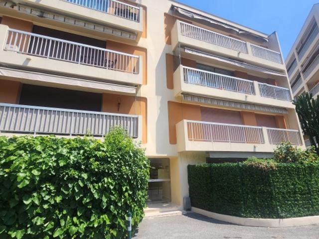 Rue DE CANNES – SUPERBE 3 PIÈCES EN DERNIER ÉTAGE