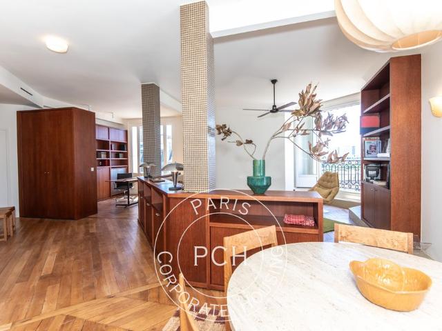 Rue de Grenelle, 75007, Paris