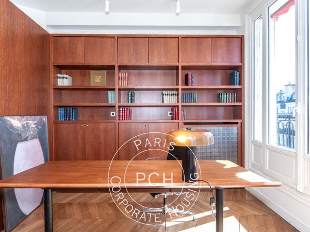 Rue de Grenelle, 75007, Paris