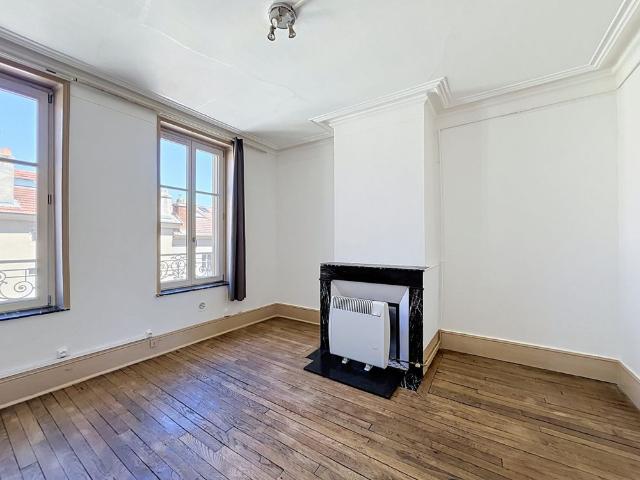 RUE DE LA SALLE DISPONIBILITE IMMEDIATE