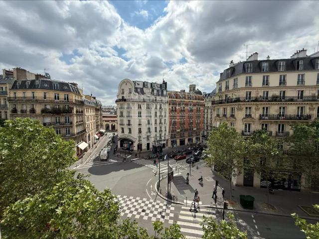 RUE DE L'ÉCHAUDÉ / STUDIO EN ÉTAGE ÉLEVÉ