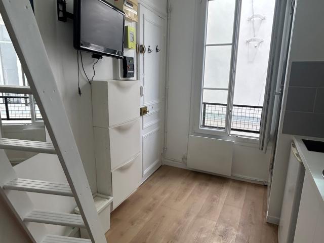 rue de Maubeuge / Gare du Nord Studio 8.30m2 LC