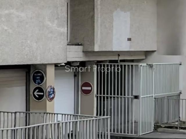 Rue de Naples 75008 paris parking sécurisé large