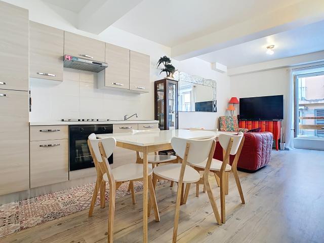 Rue de Sault proche Vaucanson: Duplex T3 traversant