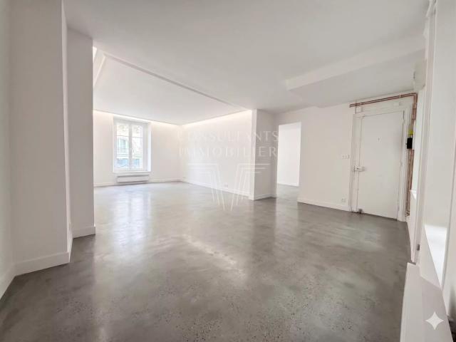 RUE DE SEINE. APPARTEMENT DEUX PIECES