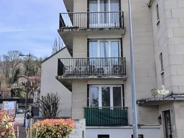 RUE DE SUCY CHENNEVIERES. BEAU 2 P REFAIT A NEUF. RER LA VARENNE 12 MN