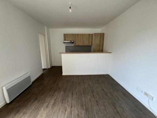 RUE DE POUILLON, Reims