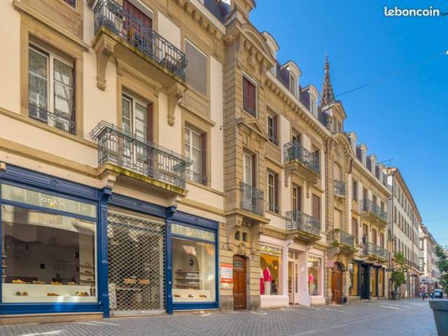 RUE DES JUIFS Appartement T3 – 86,70 m² – Charme de l’ancien en plein coeur de Strasbourg