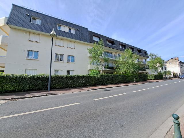 Rue des ponts F2 de 51 m2 avec balcon, cave et parking