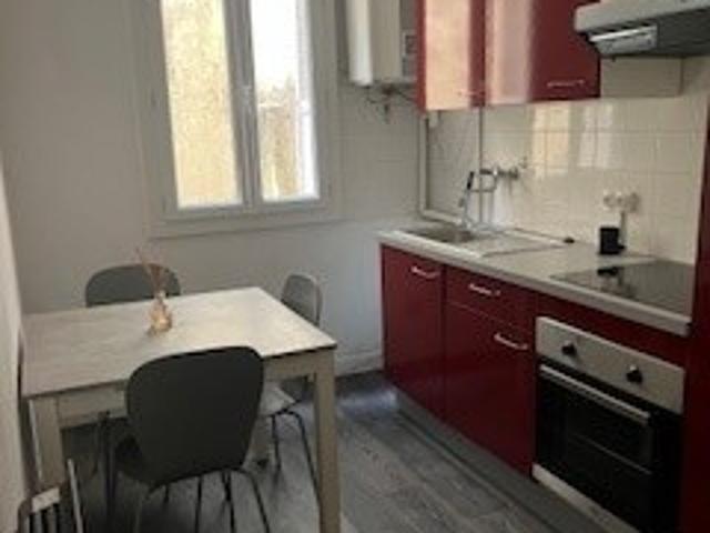 Rue du bourg studio meublé de 27,56m² au 1er étage sans ascenseur