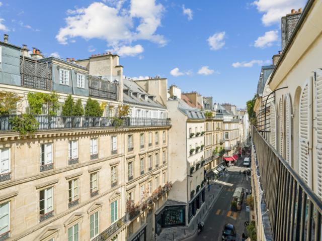 Rue du Bac Etage élevé avec ascenseur Rare