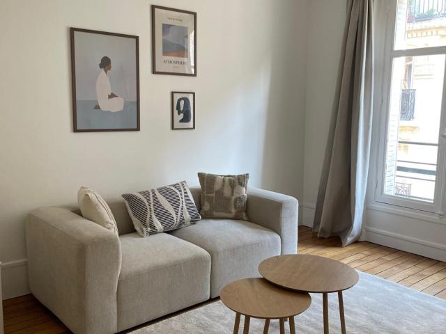 RUE DURANTON MAGNIFIQUE 2 PIECES MEUBLE AVEC BALCON