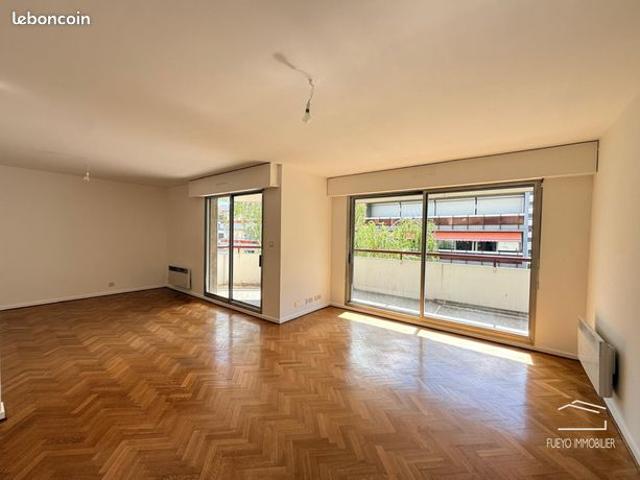 Rue Morel Ladeuil, T5 de 109m2, 3 chambres, balcon, garage, ave