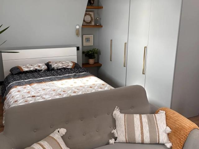 rue Saint Martin Grand Studio avec vue dégagée sur les toits vendu MEUBLÉ