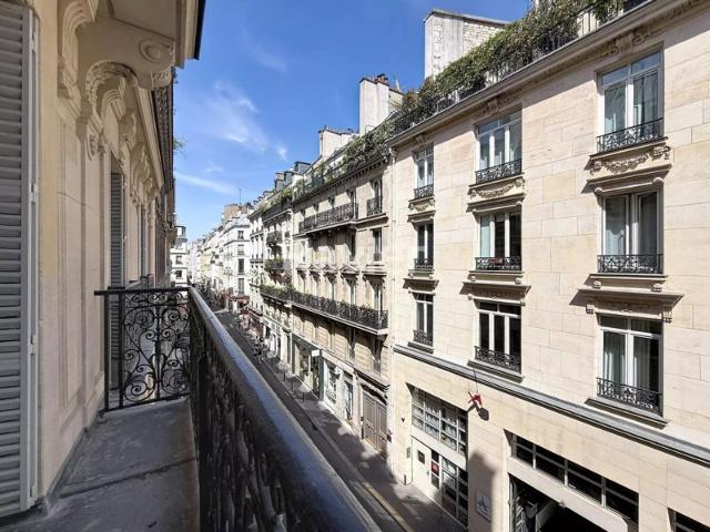 Rue Sainte Anne / Avenue de l'Opéra Appartement 6/7 pièces 158m2 3ème étage