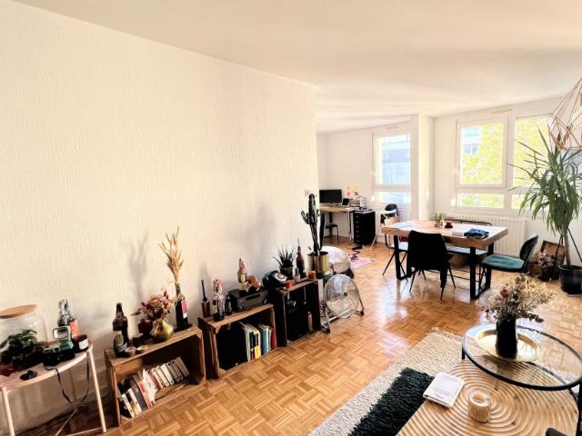 RUE SALOMON REINACH / T4 LOGGIA PROX QUAI CLAUDE BERNARD