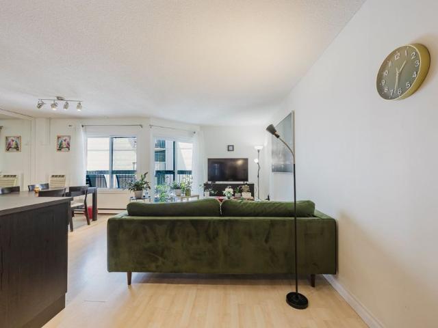 Rue Simpson, H3G 2J5, Montréal