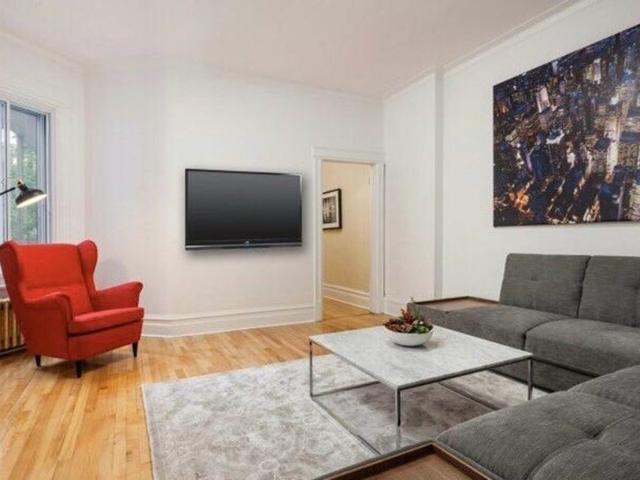 Rue St Urbain, H2T 2W8, Montréal