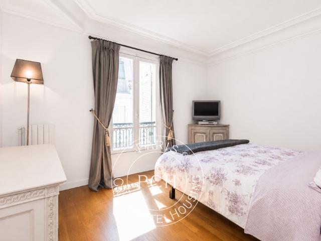 rue Paul Valery, 75116, Paris