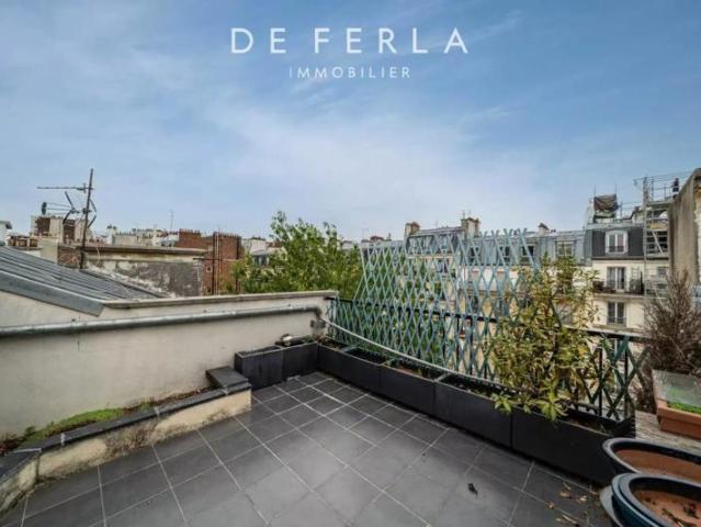 RUE ROGER: Triplex familial derniers étages baigné de lumière terrasse plein sud