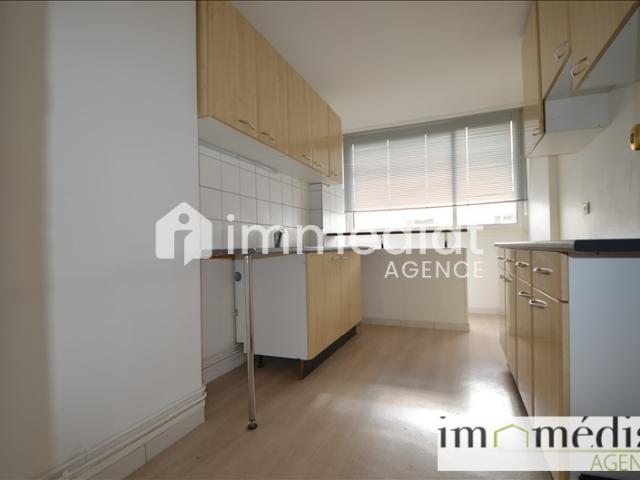 APPARTEMENT 3 PIECES Rue Voltaire Secteur Coteaux Situé au 3eme et dernier étage sans ascenseur