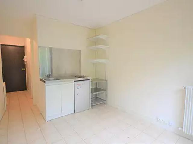 Rueil Malmaison 92500 Location appartement 1 pièce t1 au dernier étage terrasse