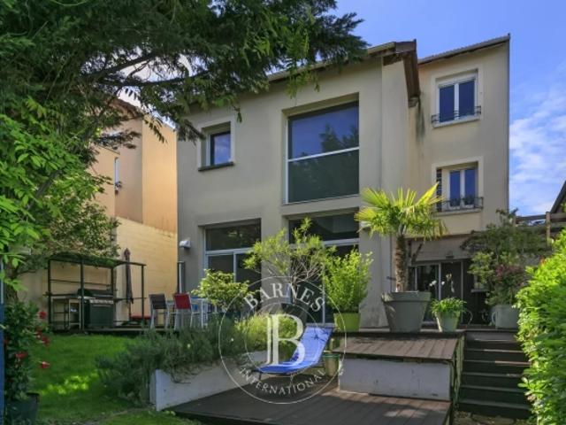 RUEIL MALMAISON – COTEAUX MAISON FAMILIALE DE CHARME