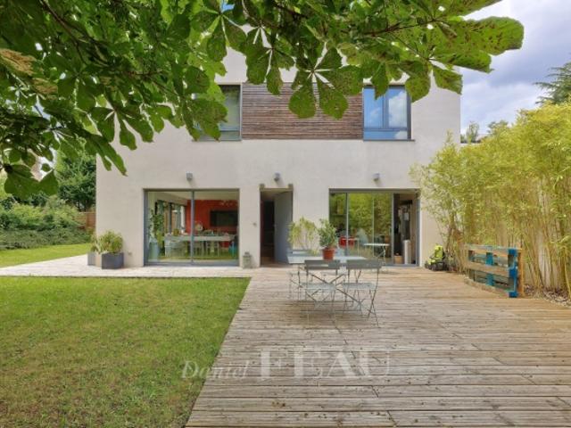 Rueil Malmaison Centre ville Comme une maison Triplex avec jardin et toit terrasse