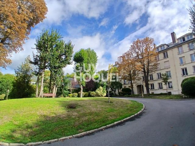 Rueil Malmaison – Centre ville / Richelieu: Spacieux 2 pièces de 61 m² au calme