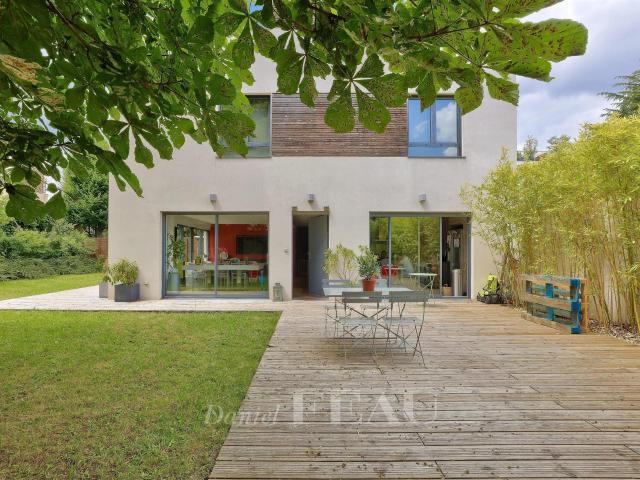 Rueil Malmaison Centre ville Triplex, jardin de 300 m² e. 291m² Rueil Malmaison