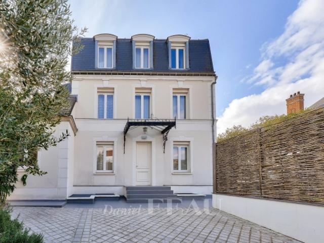 Rueil Malmaison Proche centre ville Parc privé Maison Mansart