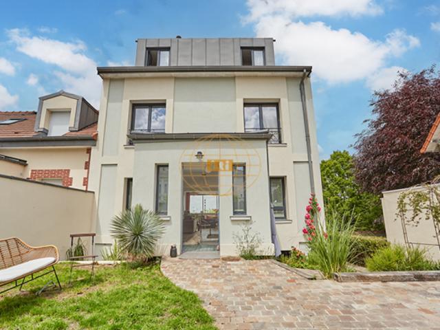 Rueil Malmaison Quartier Centre ville Maison familiale contemporaine de 231 m² habitables avec dépendance et jardin