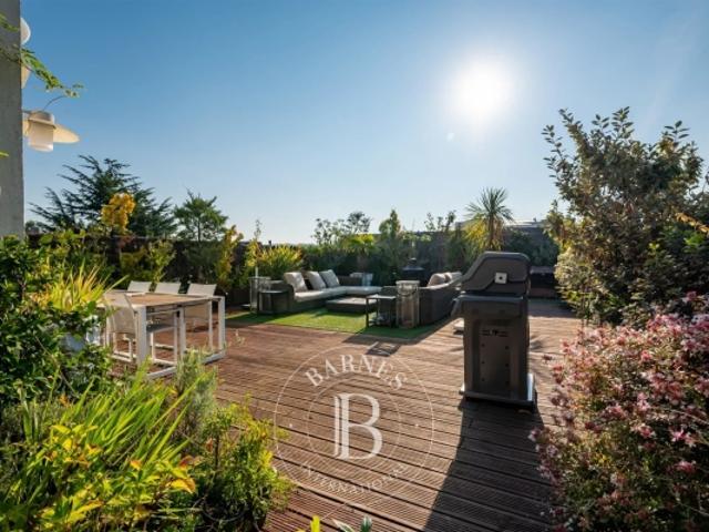 RUEIL MALMAISON –Triangle d'Or  Exeptionnelle villa sur les toits