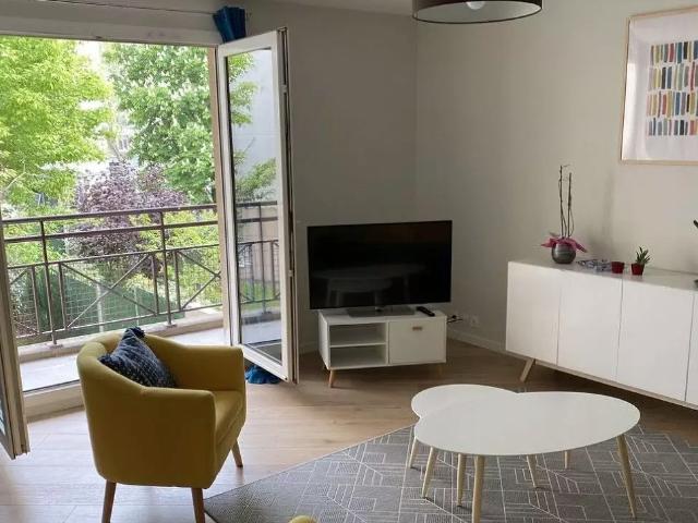 RUEIL MALMAISON/PLAINE GARE/ 4 PIECES MEUBLE 93 M2/ BALCON
